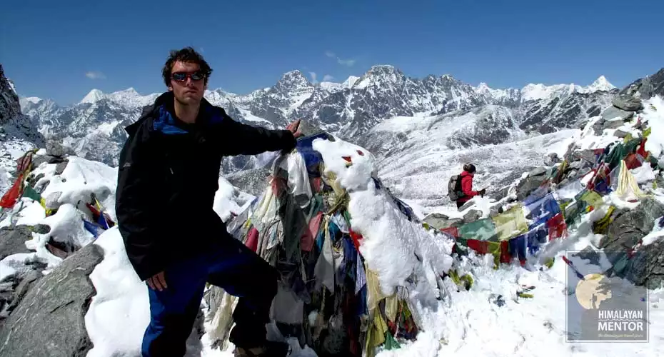 At the top of the Cho La pass