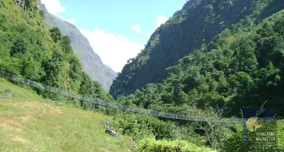 Suspension bridge on the way to Sekathum