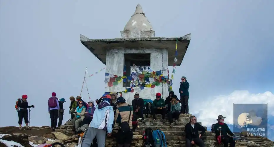 Trekkers are taking a short break at Lauribina Pass