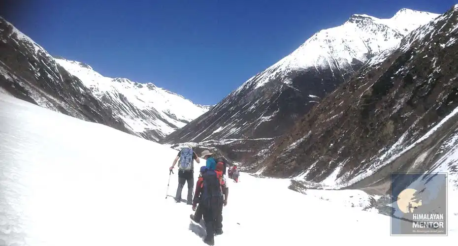 Crossing the Larkya La pass (5170m)