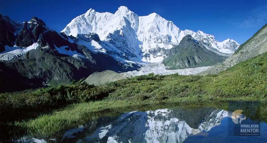 The Himalayan view during the Kharta valley trek