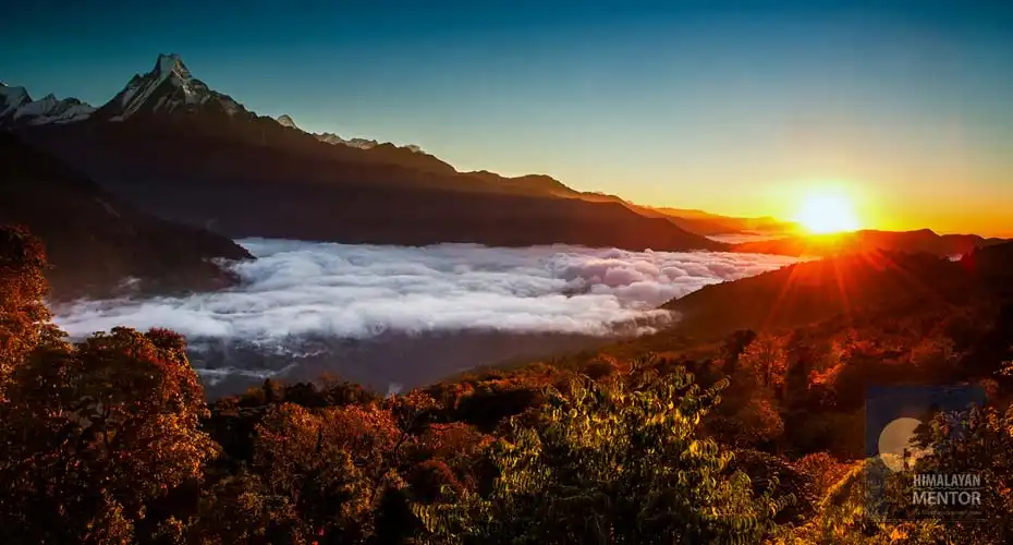 Unforgettable sunrise views over the Himalayas from Poon Hill (3210m.)